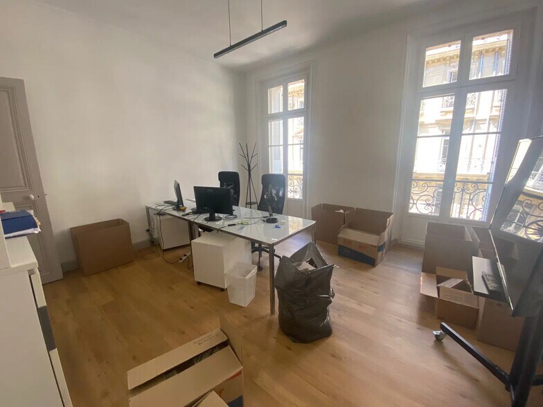 Bureau dans Marseille à louer - Photo du bâtiment - Image 3 de 11