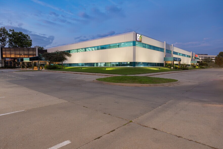 4300 Westown Pky, West Des Moines, IA à louer - Photo du bâtiment - Image 2 de 3