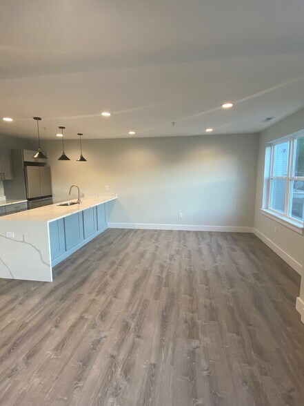 530 N Main St, Brewster Village, NY à vendre - Photo intérieure - Image 2 de 5