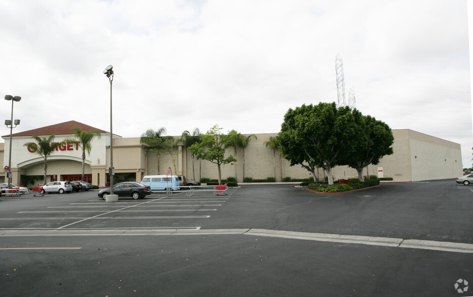 5700 Firestone Blvd, South Gate, CA à louer - Photo du bâtiment - Image 2 de 6