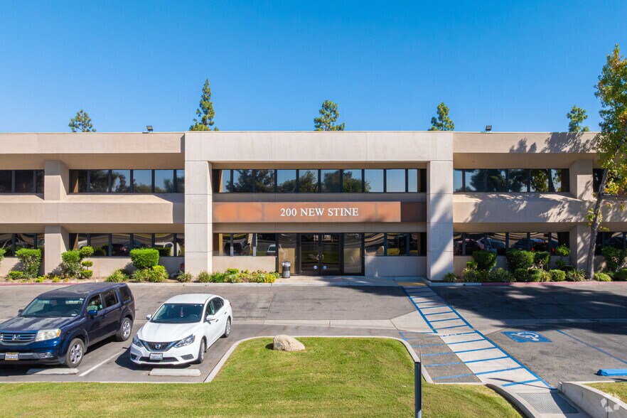 200 New Stine Rd, Bakersfield, CA à louer - Photo du bâtiment - Image 3 de 20