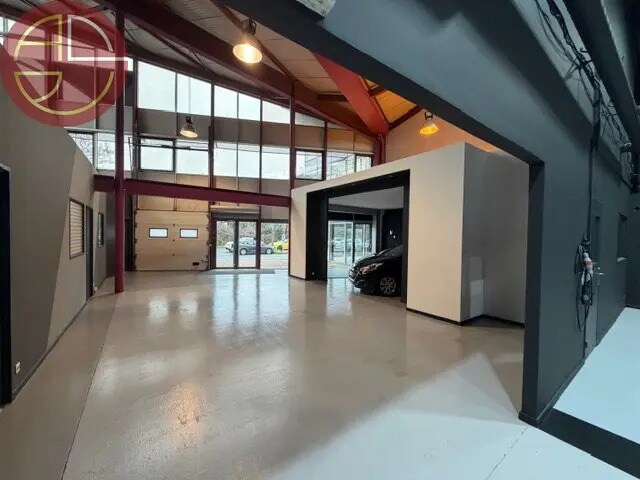 Retail in Toulouse for lease Building Photo- Image 1 of 7