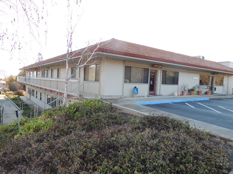 5180 Hill Rd, Lakeport, CA for sale - Building Photo - Image 1 of 1