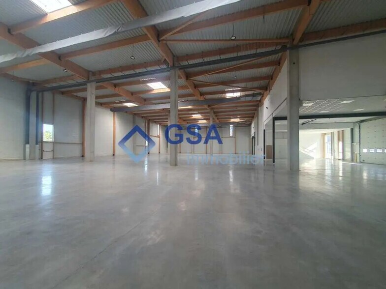 Flex in Moissy-Cramayel for lease - Building Photo - Image 3 of 11