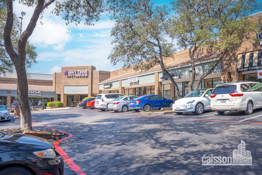8055 West Ave, San Antonio, TX à louer - Photo du bâtiment - Image 2 de 3
