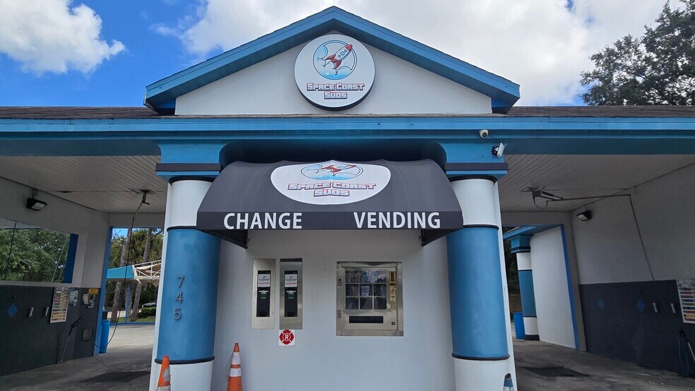 745 S Wickham Rd, Melbourne, FL à vendre - Photo du bâtiment - Image 2 de 29