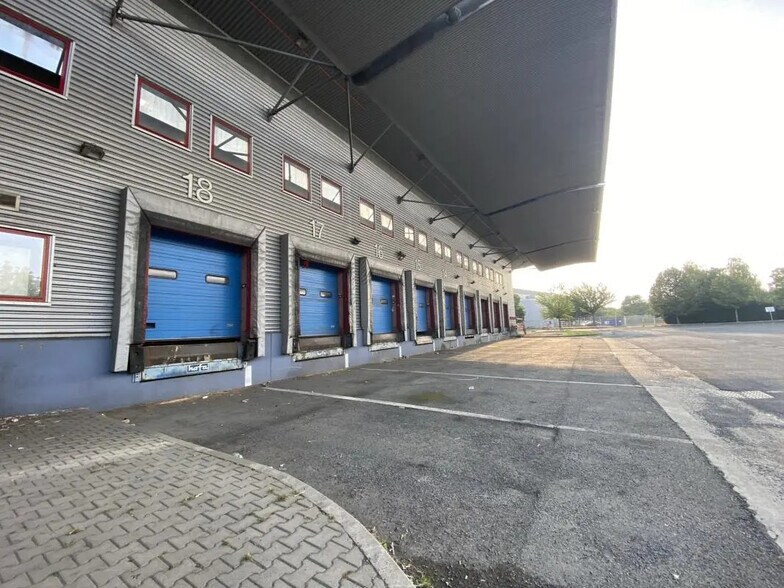 Industriel dans Lieusaint à louer - Photo du bâtiment - Image 3 de 17