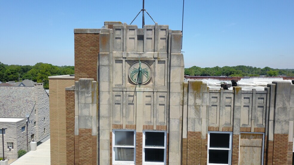 23 Public Sq, Shelbyville, IN à vendre - Photo du bâtiment - Image 2 de 24