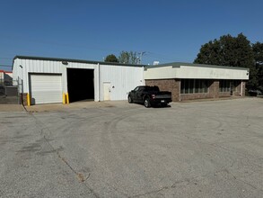 4302 Washington Ave, Independence, MO for lease Building Photo- Image 2 of 12