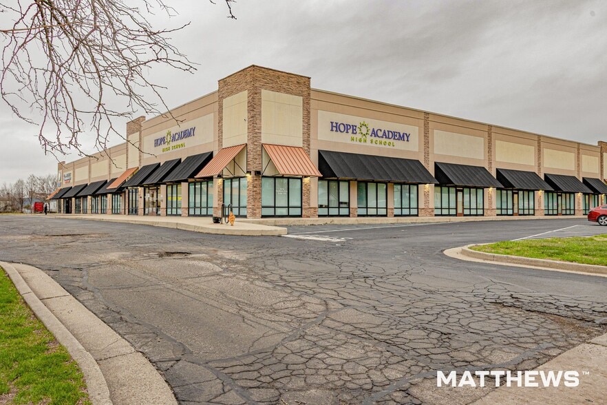 3919 Madison Ave, Indianapolis, IN for sale - Primary Photo - Image 1 of 4