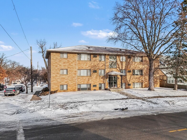 1721 7th St E, Saint Paul, MN à vendre - Photo du bâtiment - Image 2 de 20
