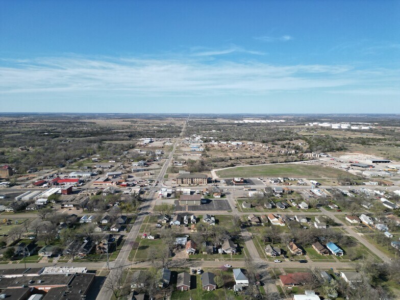 601 E Pine St, Cushing, OK à vendre - Photo du bâtiment - Image 3 de 17