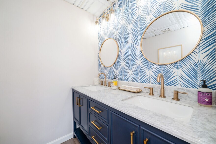 2335 Tamiami Trl N, Naples, FL à vendre - Photo intérieure - Image 3 de 64