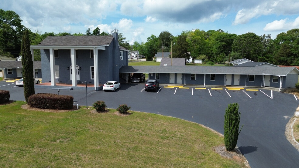 901 E Main St, Walhalla, SC for sale - Building Photo - Image 3 of 10