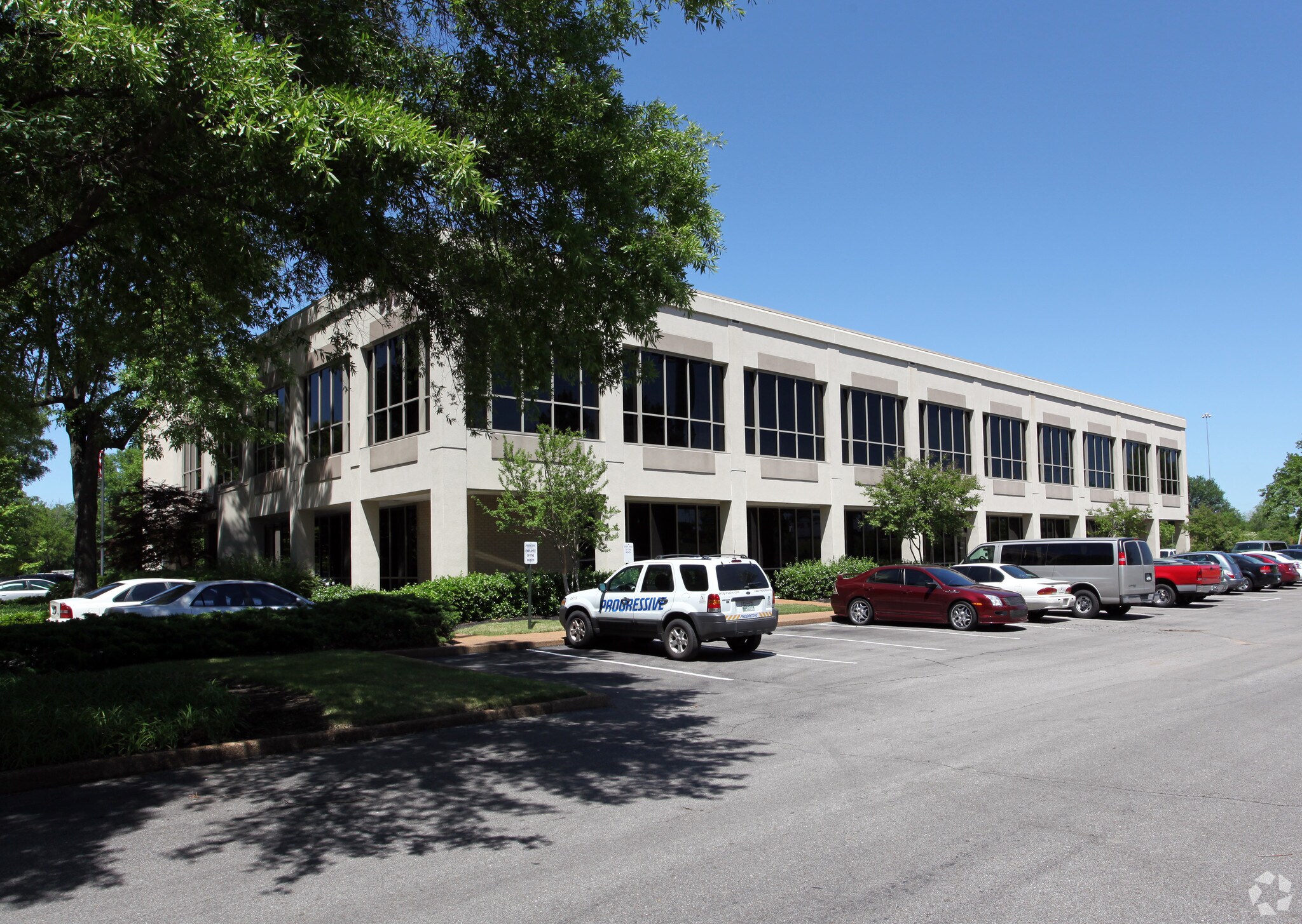 5901 Shelby Oaks Dr, Memphis, TN à louer Photo principale- Image 1 de 11