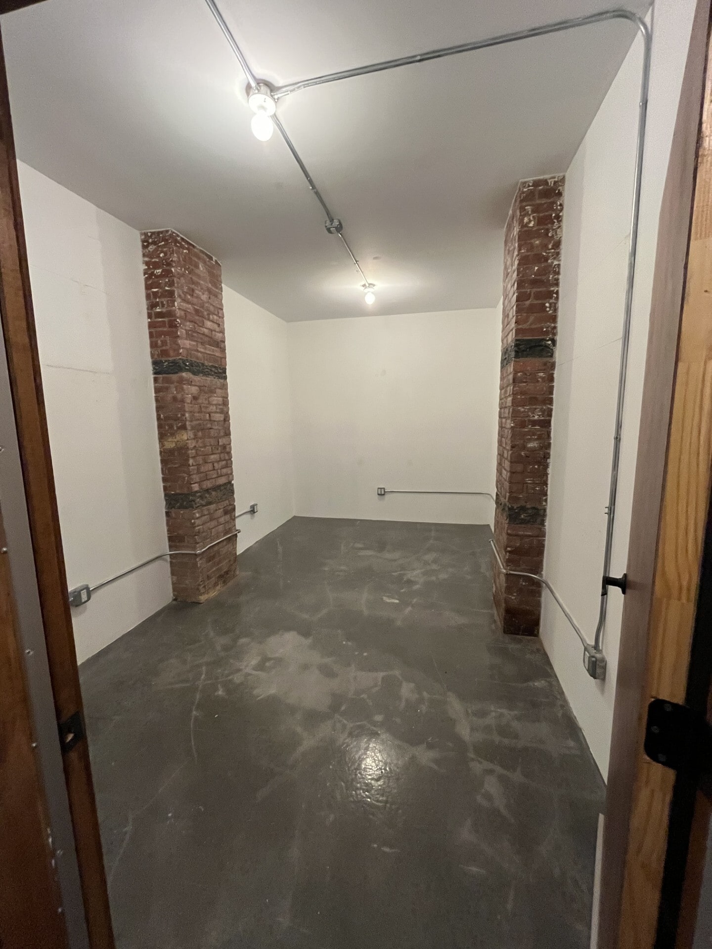 310 Meserole St, Brooklyn, NY for lease Interior Photo- Image 1 of 3