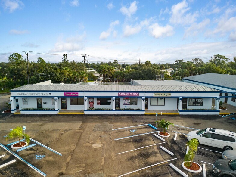 2886 Tamiami Trl, Port Charlotte, FL à louer - Photo du bâtiment - Image 3 de 12