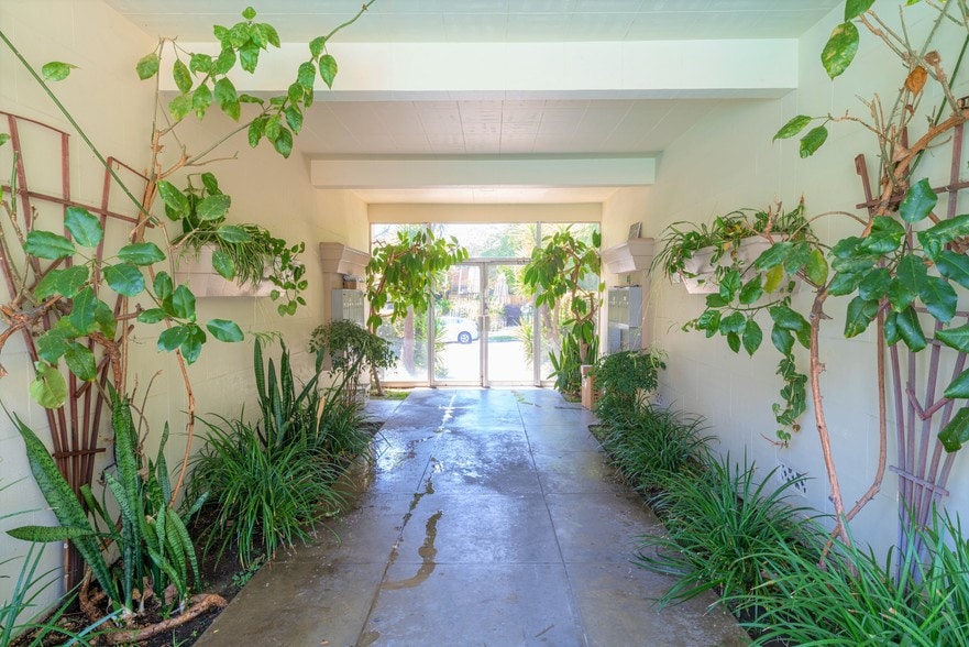 1308 Havenhurst Dr, West Hollywood, CA for sale - Building Photo - Image 2 of 21