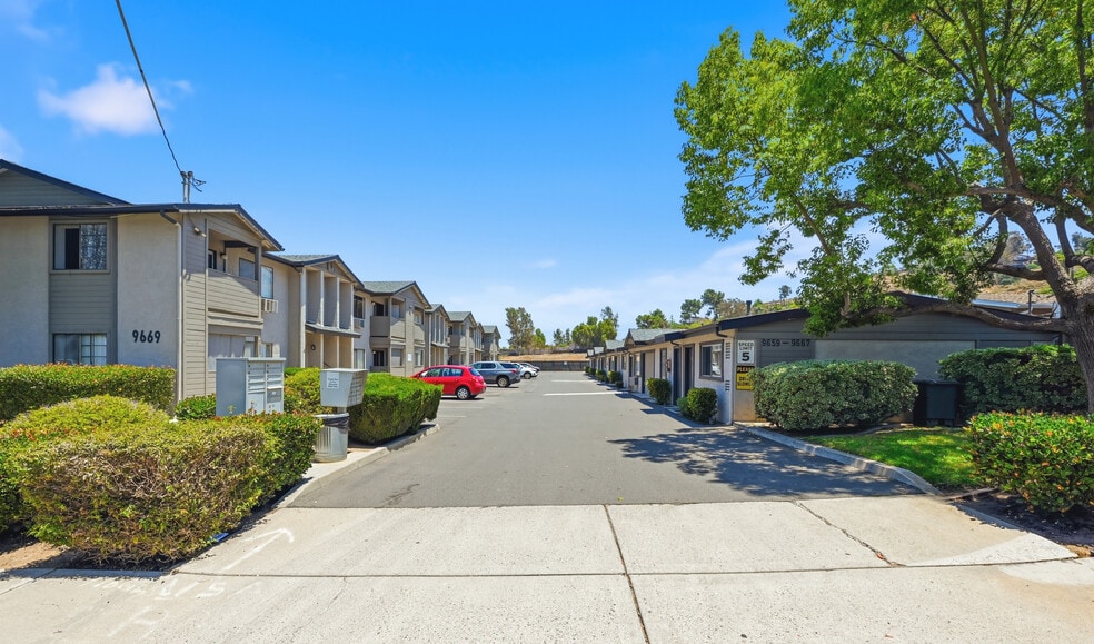 9669 Marilla Dr, Lakeside, CA à vendre - Photo du bâtiment - Image 2 de 12