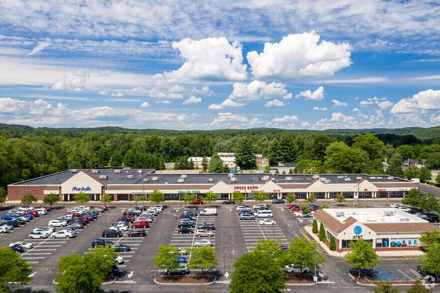 1425-1433 Route 300, Newburgh, NY for lease - Building Photo - Image 3 of 8