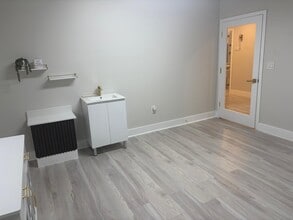 1571 NW 13th Ct, Miami, FL for lease Interior Photo- Image 2 of 2