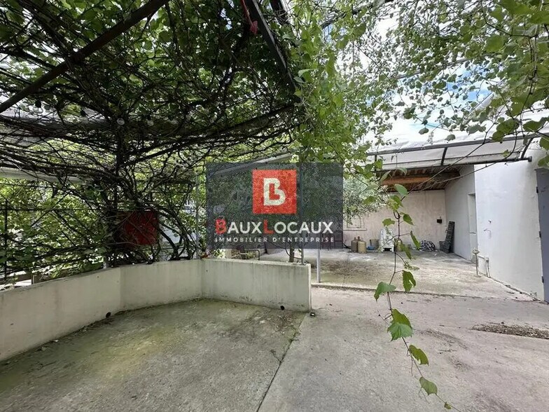 Retail in Le Pontet for lease - Building Photo - Image 3 of 10