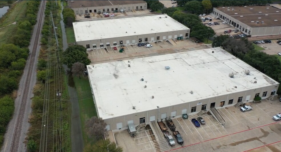 9416 Neils Thompson Dr, Austin, TX à louer - Vidéo sur l’inscription commerciale - Image 2 de 5