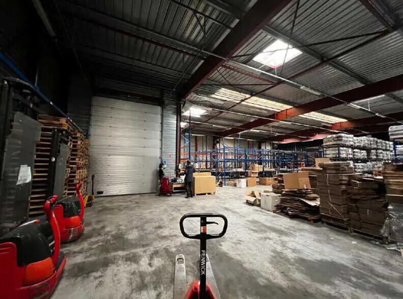 Industrial in Chilly-Mazarin for lease - Interior Photo - Image 3 of 7