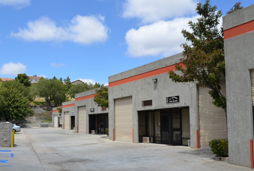 2735 Via Orange Way, Spring Valley, CA for lease - Building Photo - Image 3 of 7