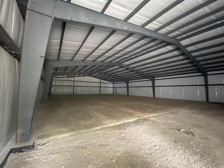 4288 N Jackson Hwy, Glasgow, KY for sale - Interior Photo - Image 2 of 8