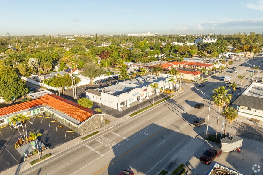 1200-1220 S Federal Hwy, Dania, FL à louer - Photo du bâtiment - Image 2 de 7
