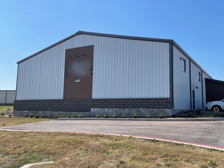 18952 Freeport Dr, Montgomery, TX for sale - Building Photo - Image 1 of 4