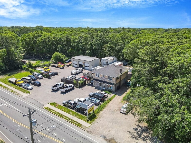 18 Havenwood Dr, Shirley, NY à vendre - Photo du bâtiment - Image 1 de 16