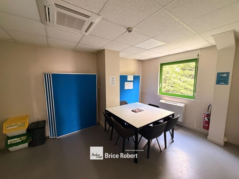 1 Rue De La Chaudanne, Grézieu-la-Varenne for lease - Interior Photo - Image 2 of 13