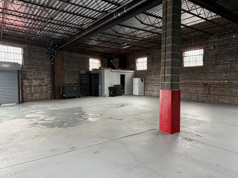1401 Commerce Ave, Bronx, NY for lease - Building Photo - Image 2 of 7