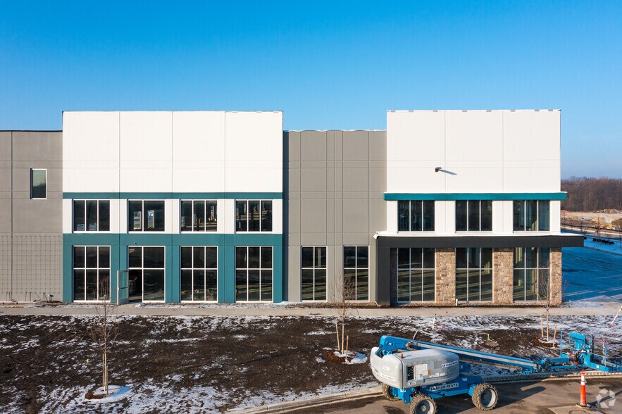 10100 Assembly Park Dr, Wixom, MI for lease - Building Photo - Image 2 of 8