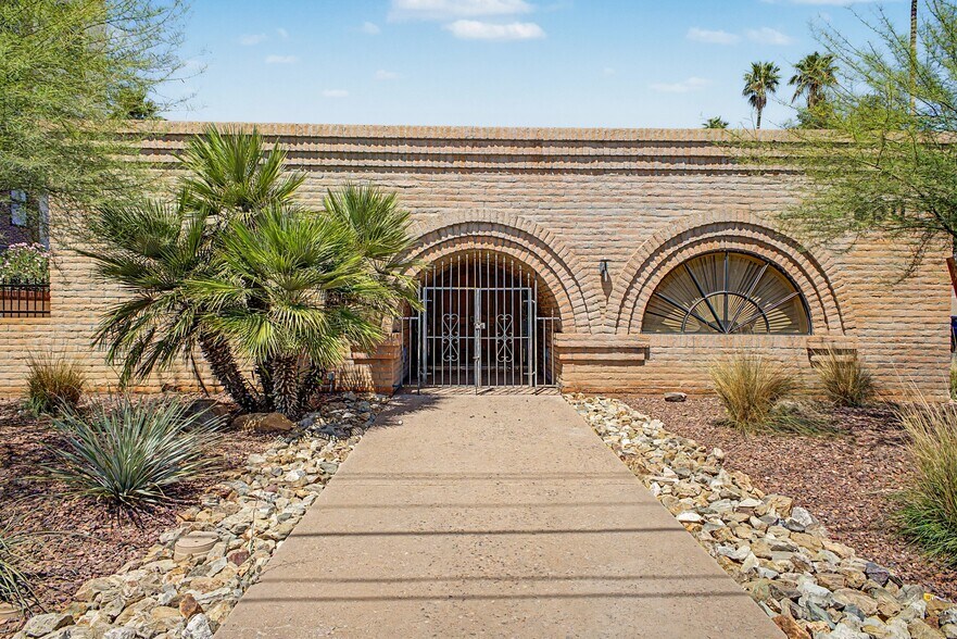 930 E Osborn Rd, Phoenix, AZ à vendre - Photo du bâtiment - Image 2 de 18