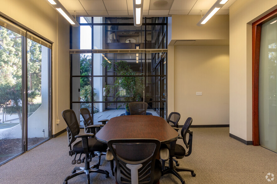 3200 Patrick Henry Dr, Santa Clara, CA for lease - Building Photo - Image 1 of 14