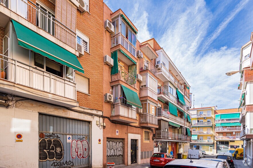 Immeuble residentiel dans Madrid, Madrid à vendre - Photo du bâtiment - Image 2 de 2