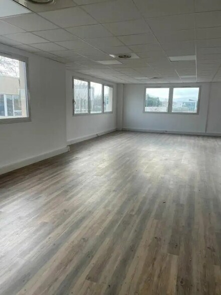 99 Avenue Ibrahim Ali ( 1977-1995), Marseille for lease - Interior Photo - Image 3 of 25