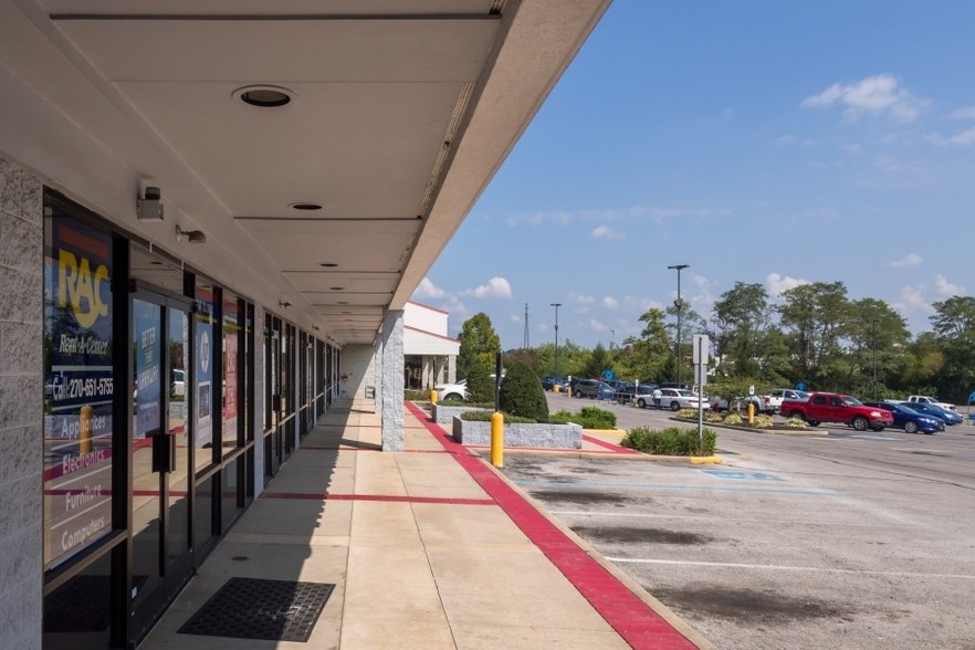 230 S L Rogers Wells Blvd, Glasgow, KY for lease - Building Photo - Image 3 of 5