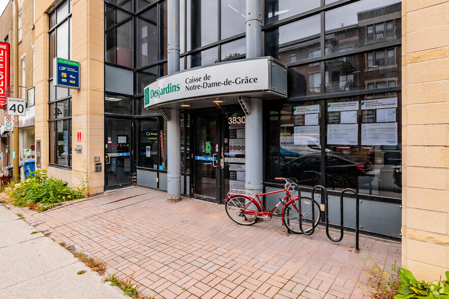 3830 Boul Décarie, Montréal, QC à vendre - Photo du bâtiment - Image 2 de 3