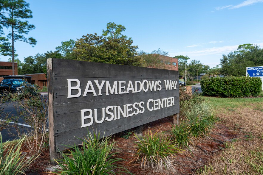 7960 Baymeadows Way, Jacksonville, FL for lease - Pylon Photo - Image 1 of 10