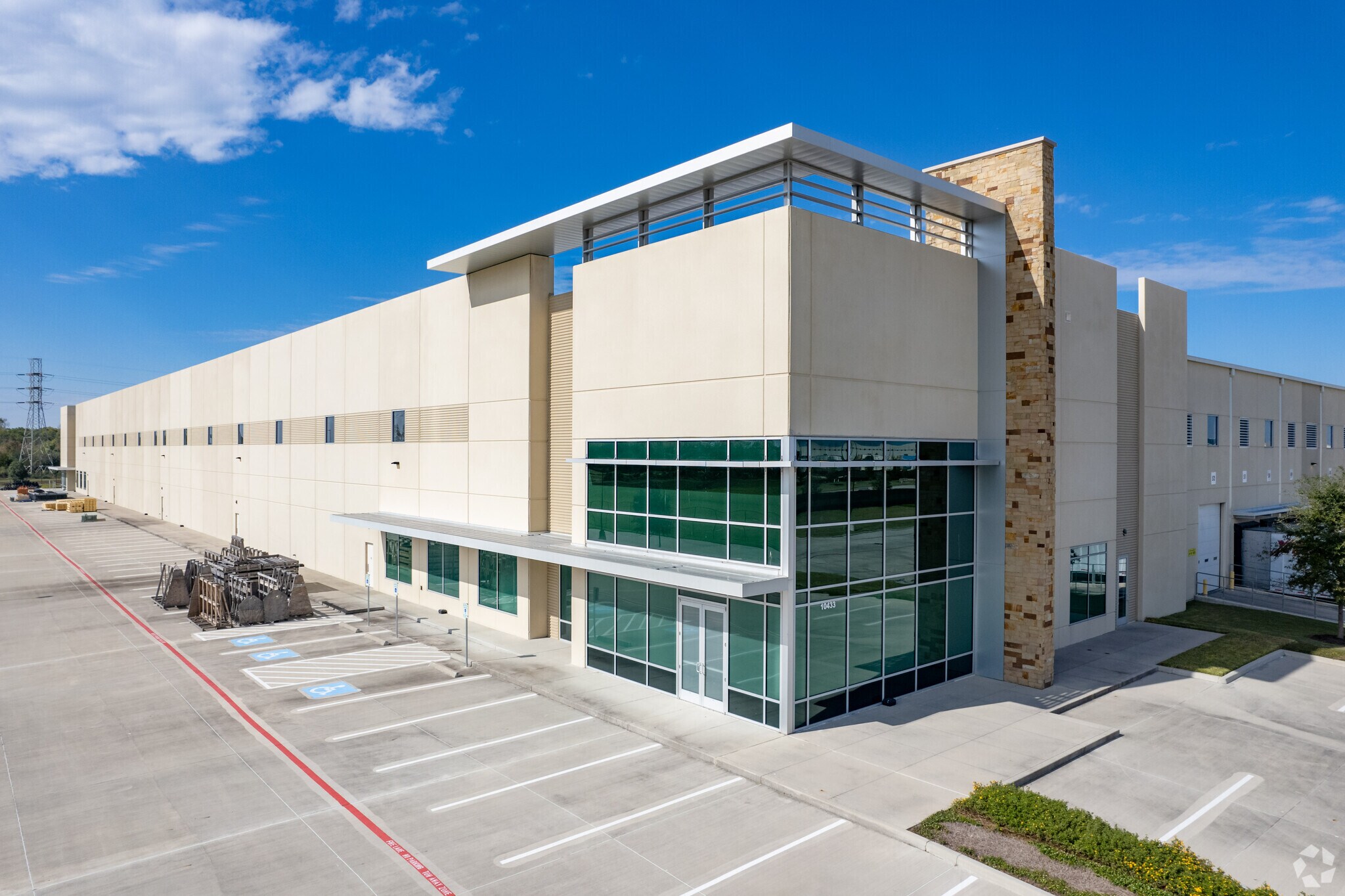 10433 Ella Blvd, Houston, TX à louer Photo du bâtiment- Image 1 de 2