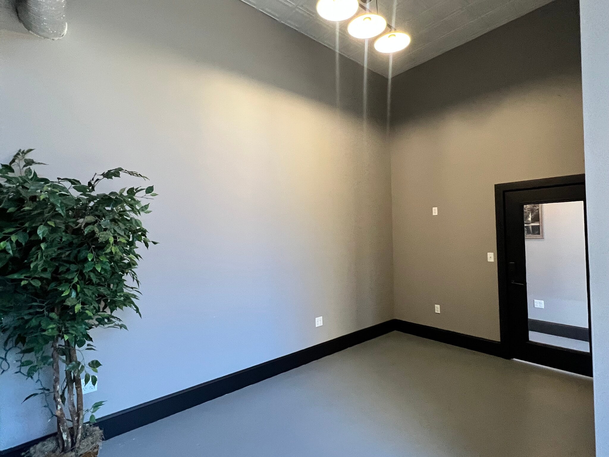 231 W Peace St, Canton, MS for lease Interior Photo- Image 1 of 4