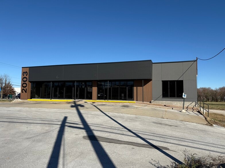 2003 E Kearney St, Springfield, MO for sale - Building Photo - Image 2 of 10