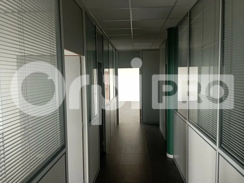 Office in Reims for lease - Interior Photo - Image 3 of 9