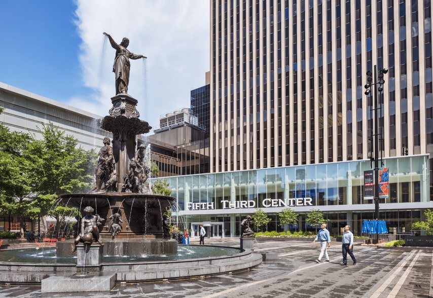 1-17 E 6th St, Cincinnati, OH for lease - Building Photo - Image 2 of 6