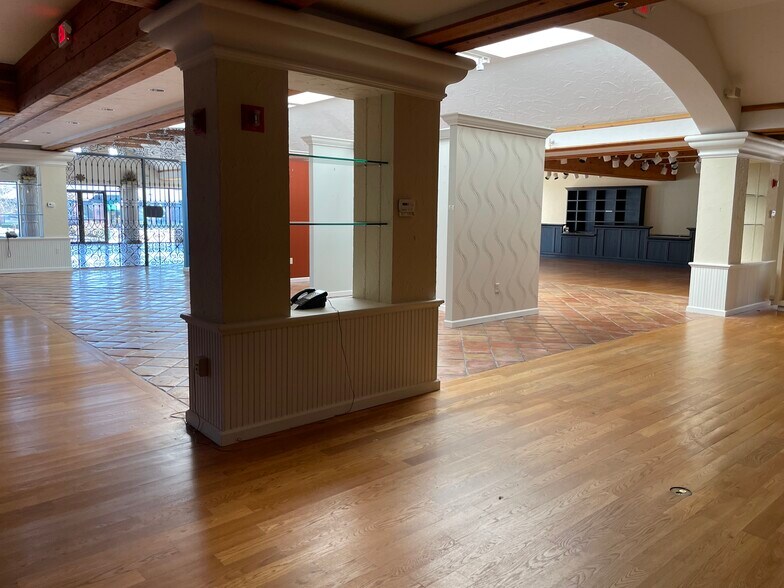 9405 Kenwood Rd, Cincinnati, OH à louer - Photo intérieure - Image 3 de 12