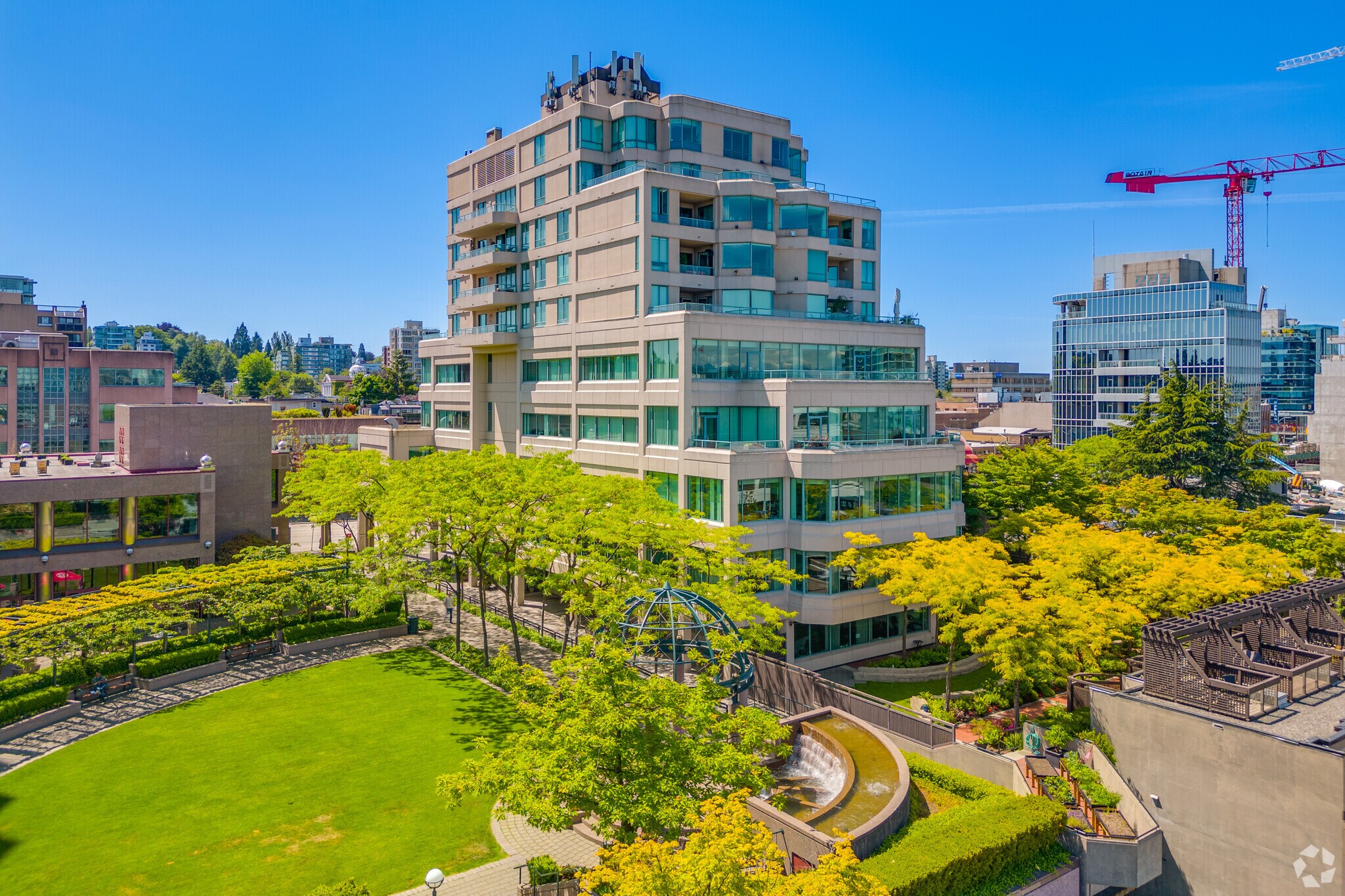 1355-1371 W Broadway, Vancouver, BC à louer Photo du bâtiment- Image 1 de 12
